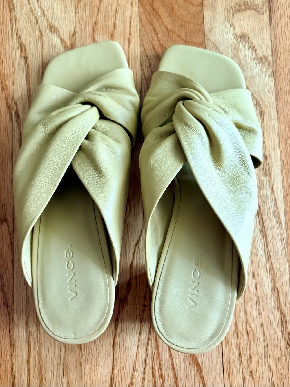Vince Vero Cuoio Knotted Slip On Sandals Mules in Taupe